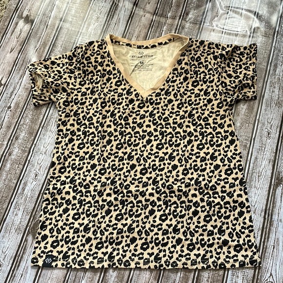Cents of Style Roux Animal Print t-shirt tan leopard - Picture 2 of 11